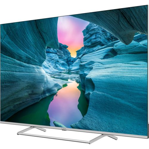 Una TV moderna a schermo piatto mostra un paesaggio di canyon con acqua turchese.