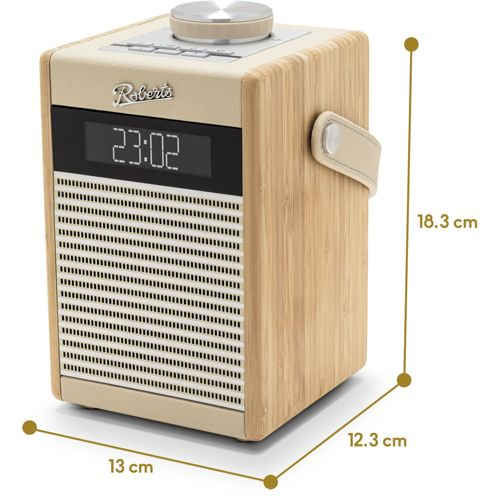Une radio Roberts crème avec boîtier effet bois et bouton argenté. Heure 23:02.