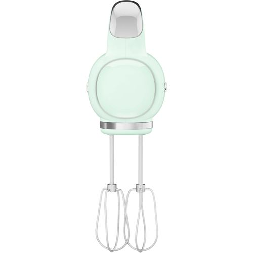 Ein hellgrüner Handmixer mit silbernen Akzenten und zwei Rührbesen.