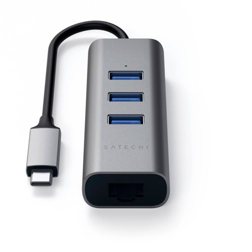 Un hub USB-C Satechi con 3 puertos USB y un puerto Ethernet sobre fondo blanco.