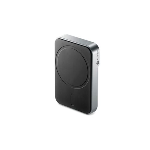 Un caricabatterie portatile nero e argento con attacco magnetico circolare.