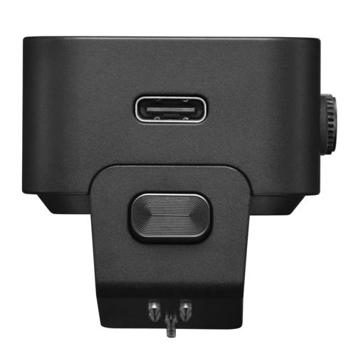 Dispositivo nero con porta USB-C, pulsante e contatti di ricarica.