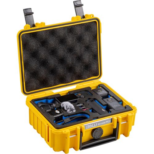 Gelbe Kiste mit schwarzem Schaumstoff, die Kamerazubehör wie Mikrofone, Batterien und Kabel enthält.