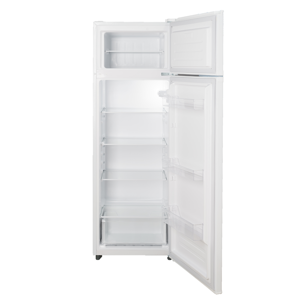 Un refrigerador blanco con la puerta abierta, vacío con estantes y cajones.