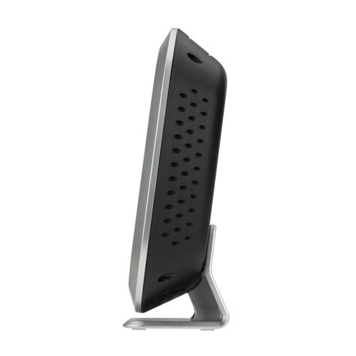 Appareil électronique noir avec bordure argentée et trous de ventilation, sur un support.