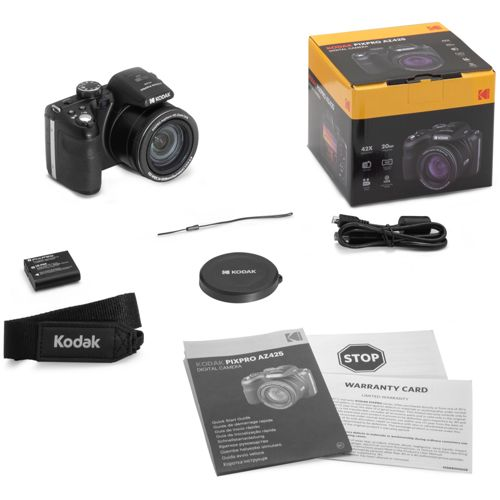 Una cámara Kodak Pixpro AZ425 negra con accesorios: caja, batería, correa, tapa de lente, cable y manuales.
