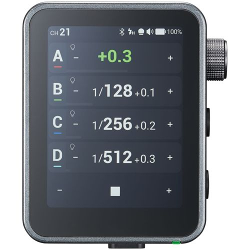 Een grijs apparaat toont een lijst met kanalen A, B, C, D en hun instellingen.