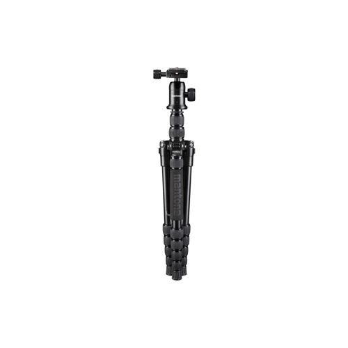 Un trípode Manfrotto negro plegado con rótula.