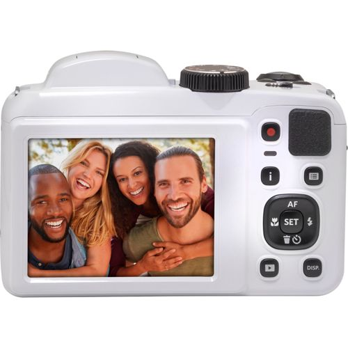 Cámara digital blanca muestra cuatro amigos sonriendo en su pantalla.