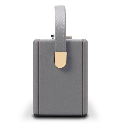 Borsa in pelle grigia con manico dorato e cuciture, su sfondo bianco.