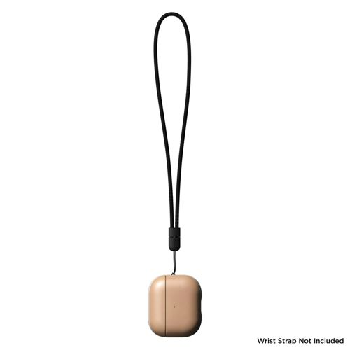 Eine beige Hülle mit einem schwarzen Lanyard hängt vor weißem Hintergrund.