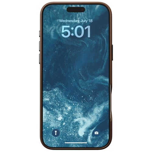 Uno smartphone mostra le 5:01 su uno sfondo scuro e vorticoso.