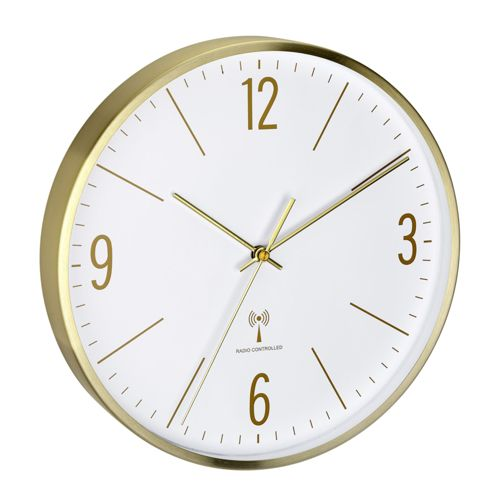 Eine weiße Wanduhr mit goldenem Rahmen und goldenen Zeigern.