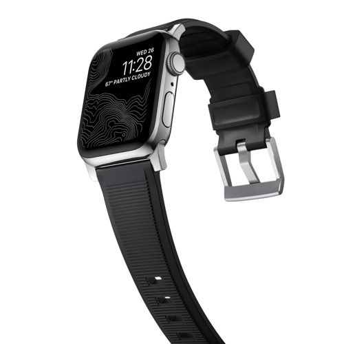 Apple Watch plateada con banda negra, mostrando las 11:28 y clima parcialmente nublado.