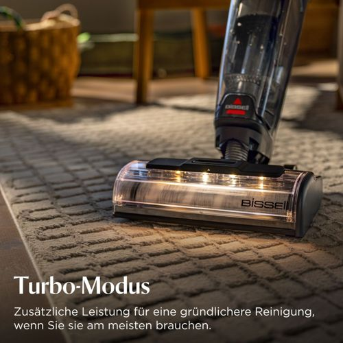 Un aspirapolvere BISSELL pulisce un tappeto in modalità Turbo.