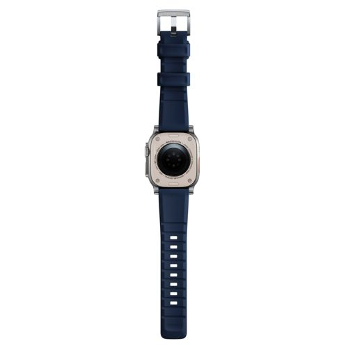 Reloj inteligente plateado con correa azul oscuro, vista trasera.