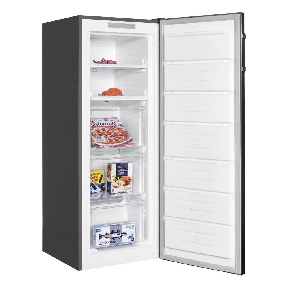 Ein offener Gefrierschrank mit Lebensmitteln, darunter Pizza und Fisch.