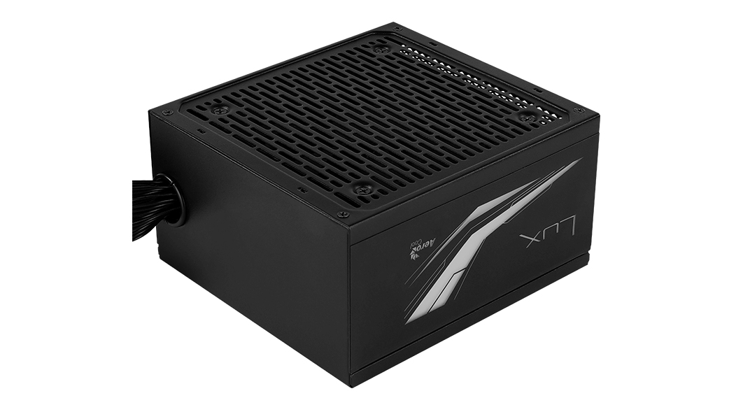 Alimentatore nero con griglia di ventilazione e cavi, logo Lux sul lato.