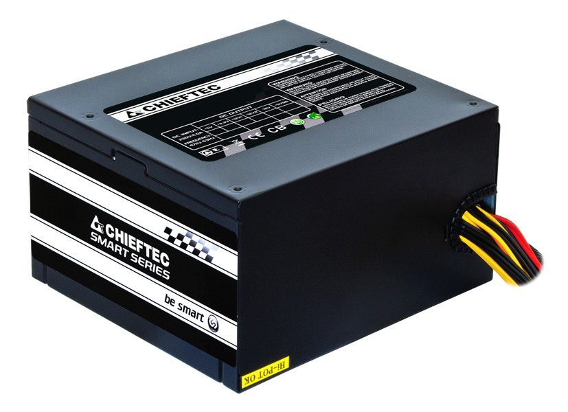 Alimentatore nero con cavi rossi, gialli e neri. Scritta "Chieftec Smart Series".