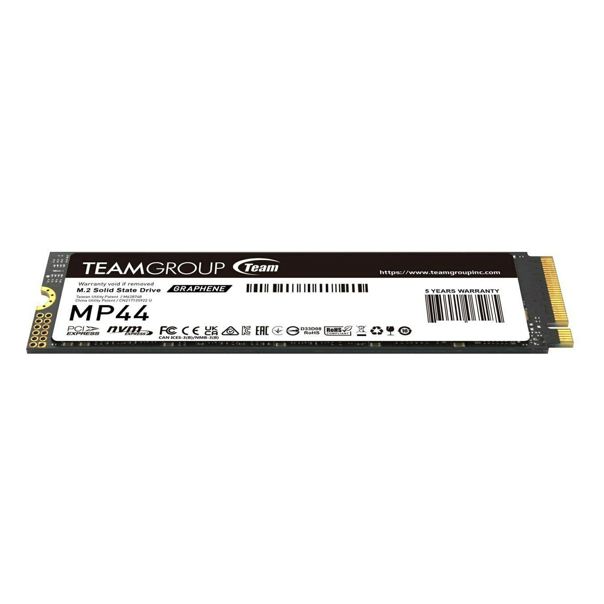 Un'unità SSD M.2 Teamgroup MP44 con informazioni sulla garanzia e certificazioni.