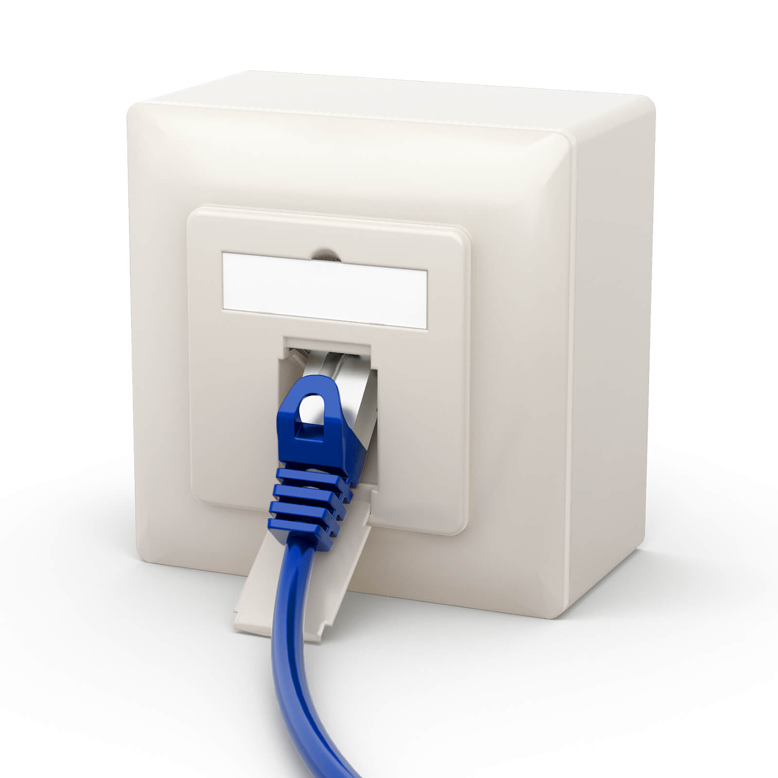 Ein blaues Netzwerkkabel steckt in einer cremefarbenen Wandsteckdose.