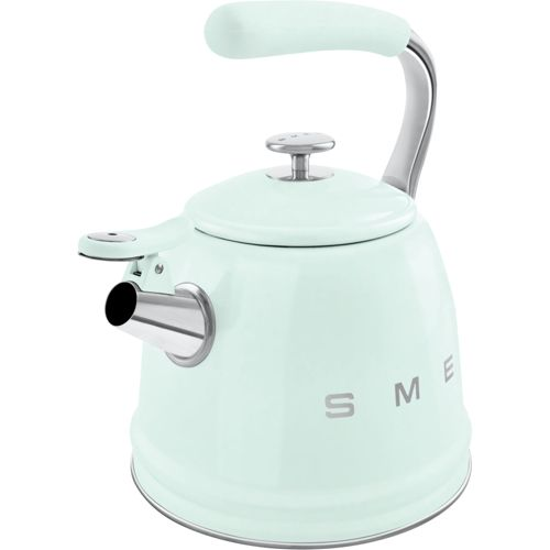 Ein hellgrüner Wasserkocher mit silbernem Griff und Ausguss.