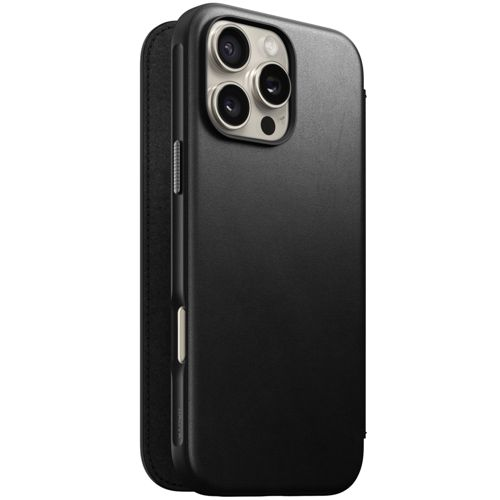Custodia nera per iPhone con protuberanza tripla fotocamera su sfondo bianco.