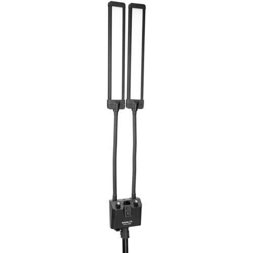 Zwei rechteckige LED-Leuchten mit flexiblen Armen, die an einer Basis montiert sind.