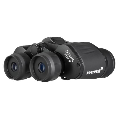 Un binocolo Levenhuk 7x35WA grandangolare nero con logo bianco su sfondo bianco.