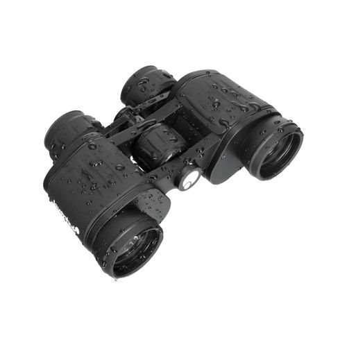 Binocolo nero con gocce d'acqua su sfondo bianco.