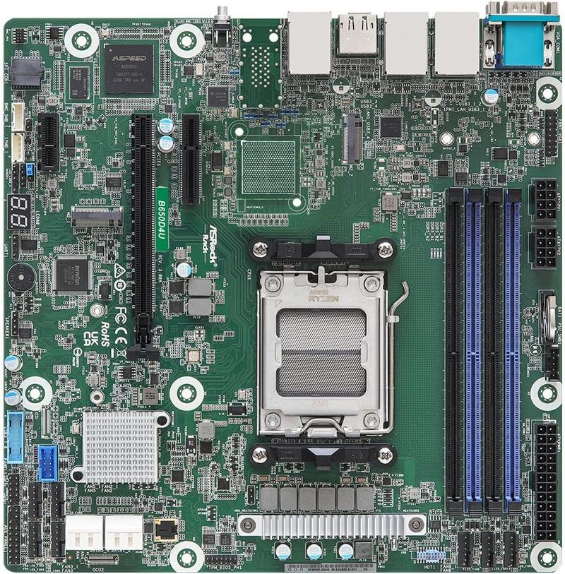 Una scheda madre verde per computer con socket CPU, slot RAM e vari connettori.