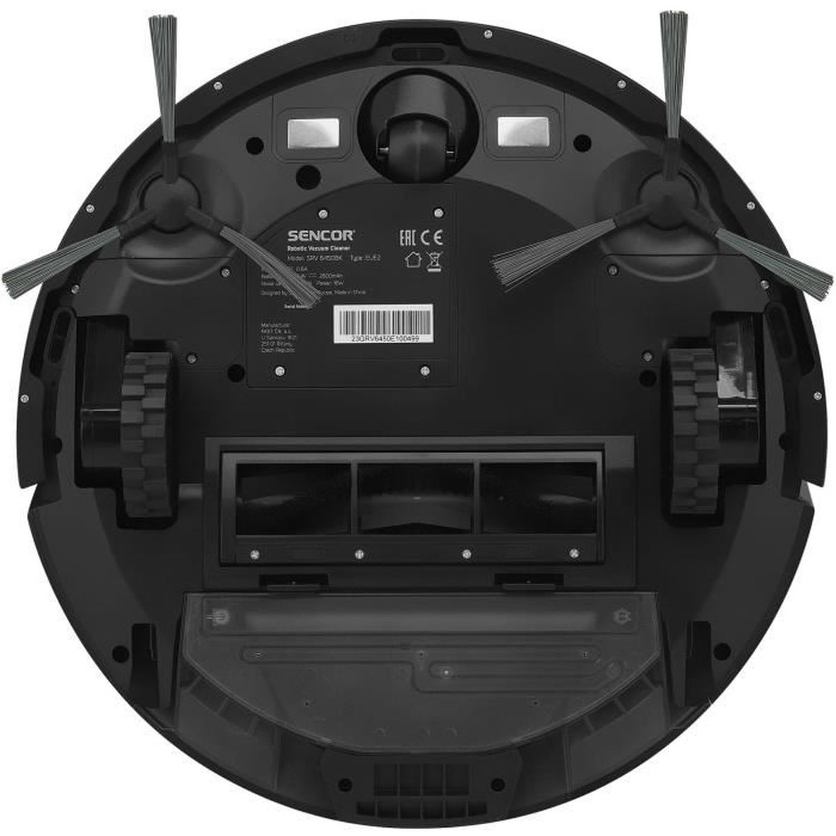 Parte inferior de un aspirador robot SENCOR negro con cepillos giratorios, ruedas y sensores.