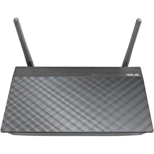 Een donkere ASUS Wi-Fi router met twee antennes en LED-indicatoren.