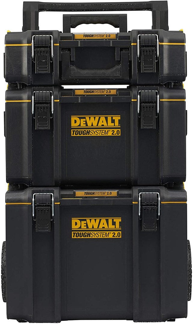 Trzy ułożone czarne skrzynki narzędziowe DeWalt ToughSystem 2.0 z żółtymi akcentami. Jedna na kółkach.