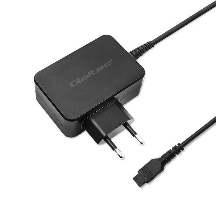 Adattatore di corrente nero con logo Roltec e cavo USB.