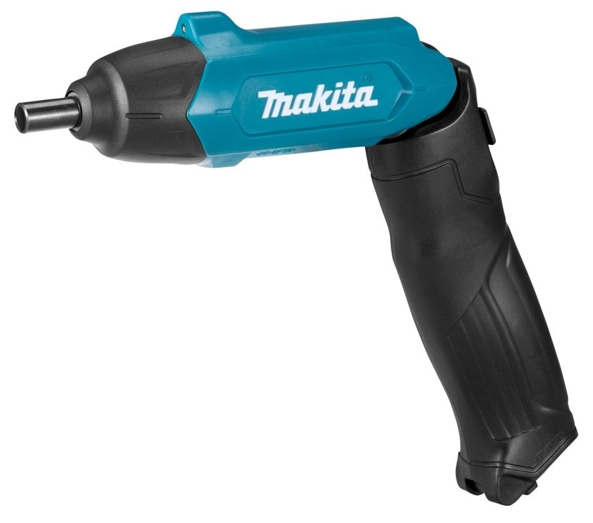 Un avvitatore a batteria Makita blu con manico nero su sfondo bianco.
