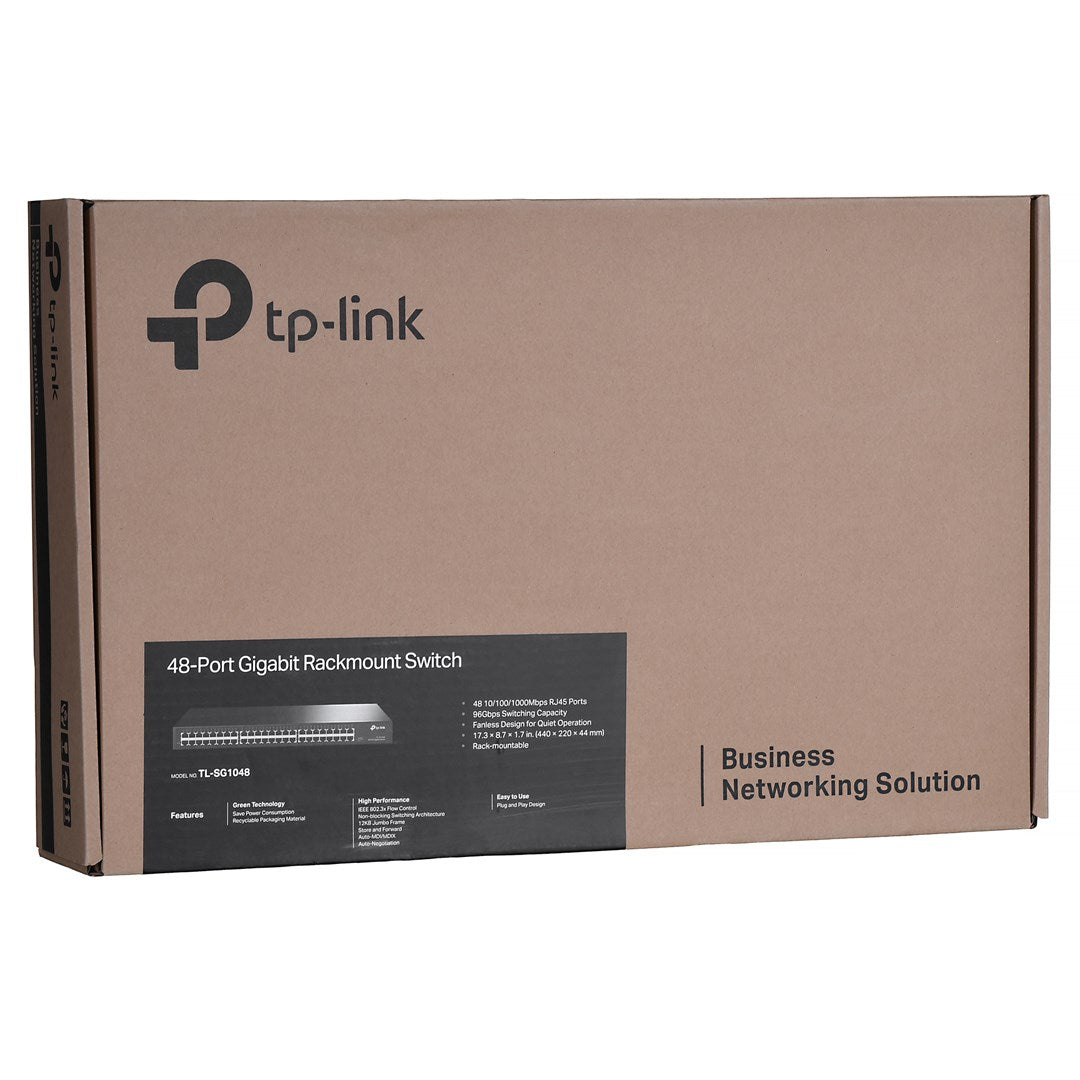 TP-Link 48-Port Gigabit Rackmount Switch auf brauner Verpackung.