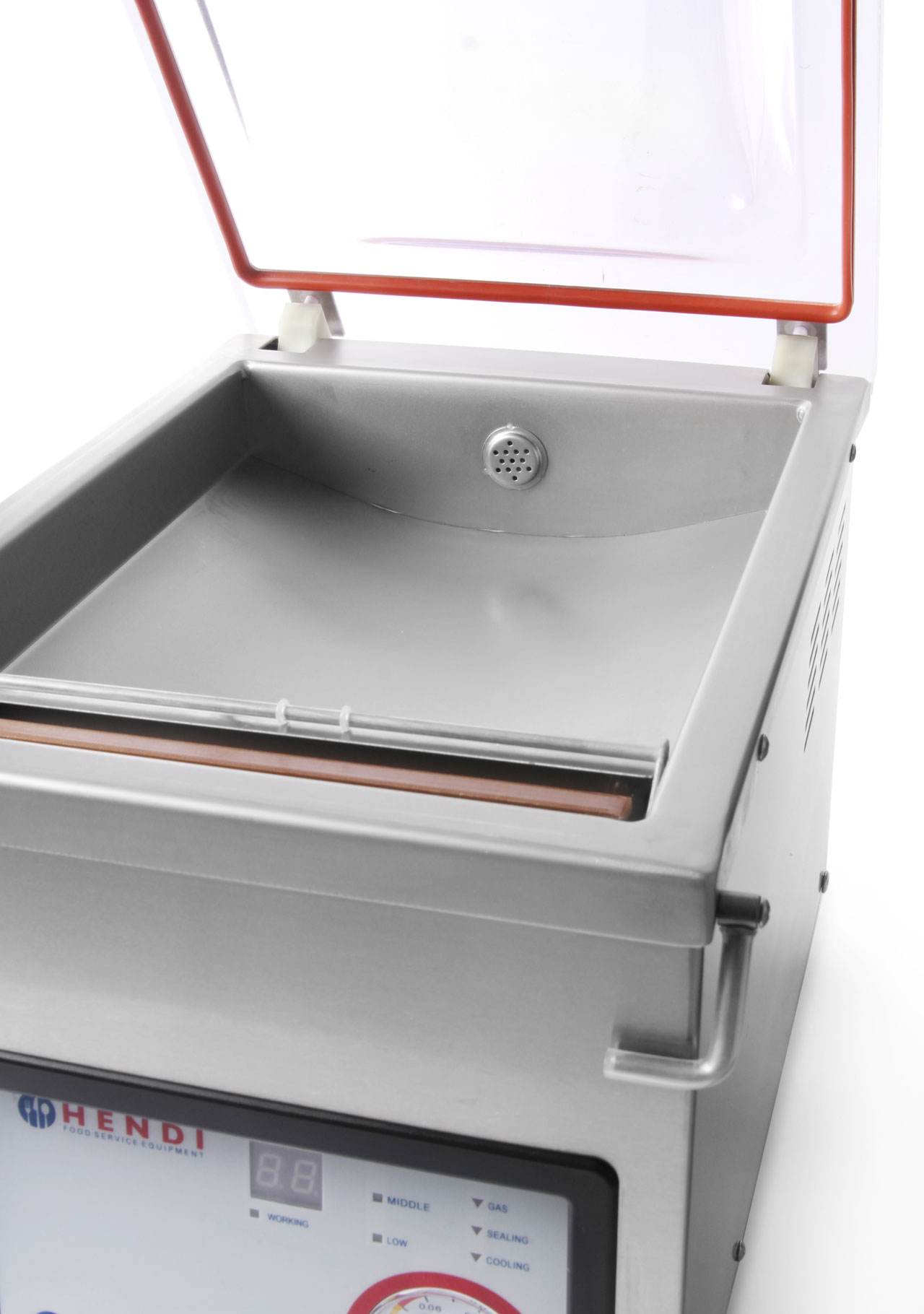 Una macchina sottovuoto argentata con coperchio aperto e display digitale.