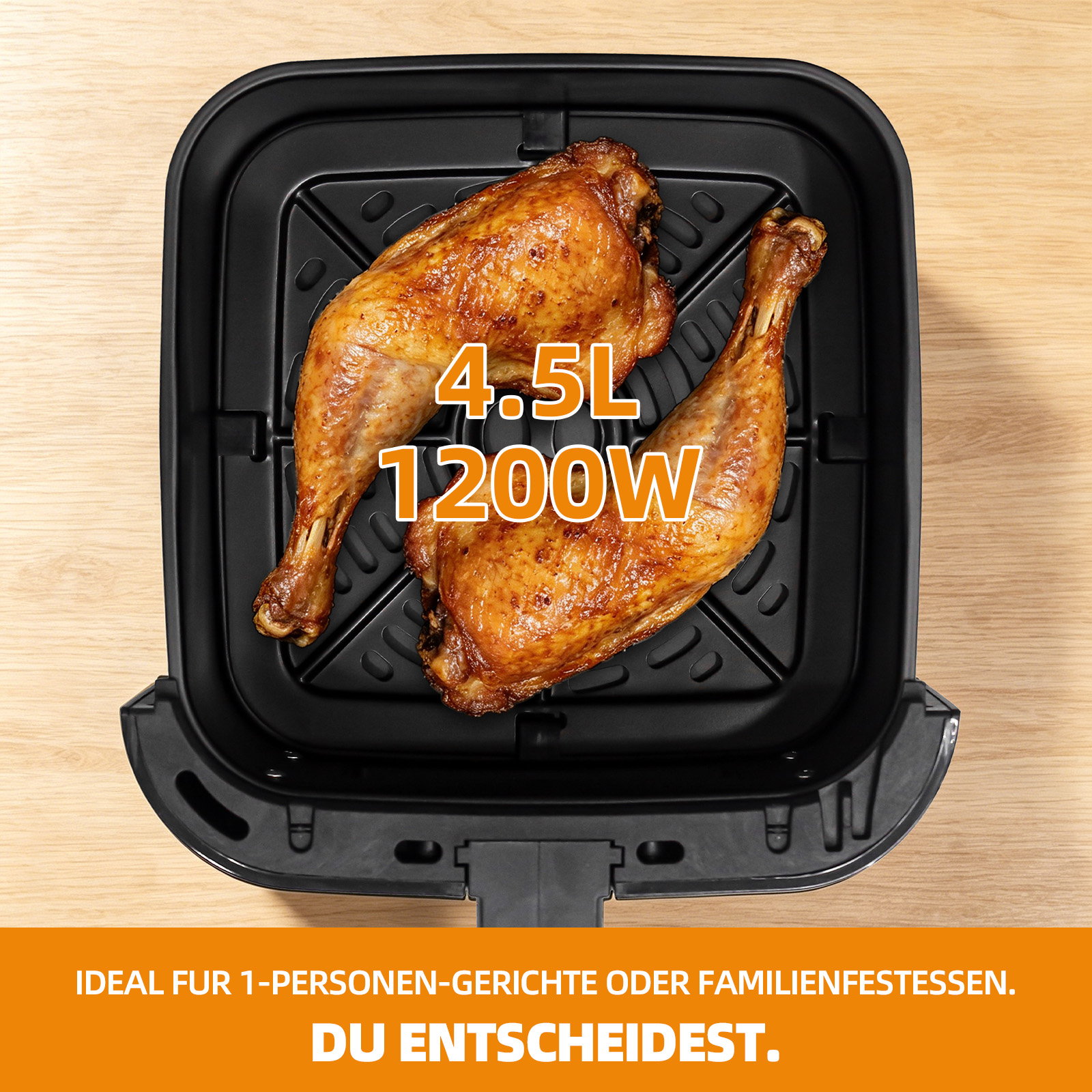Zwei goldbraune Hähnchenschenkel in einem schwarzen Airfryer-Korb.