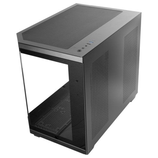 Caja de ordenador negra con frontal de cristal y panel superior de malla.