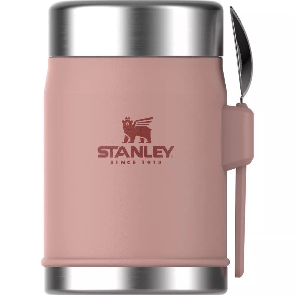Gümüş kapaklı ve kaşık tutuculu pembe termos yiyecek kabı. Stanley logosu görünür.