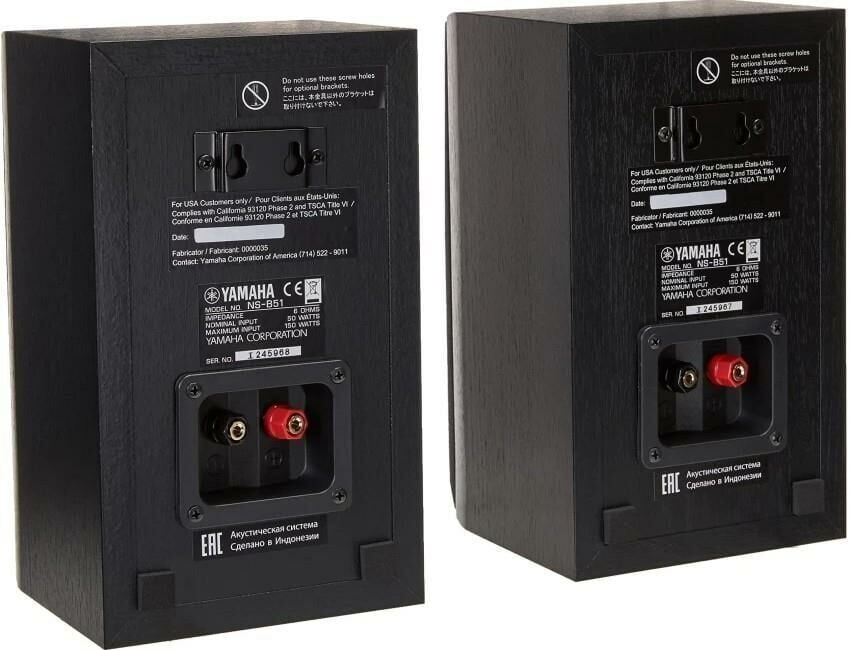 Bağlantı terminalli iki siyah Yamaha NS-B51 hoparlörün arka görünümü.