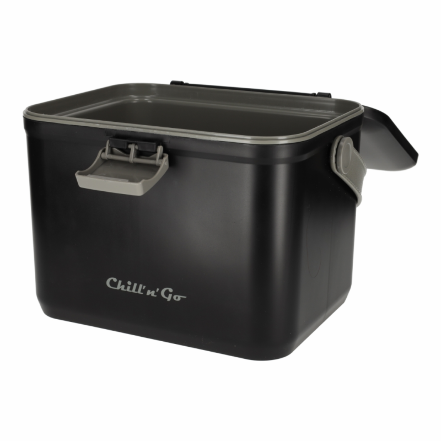 Zwarte koelbox met grijze sluitingen en handvat, "Chill'n'Go" logo.