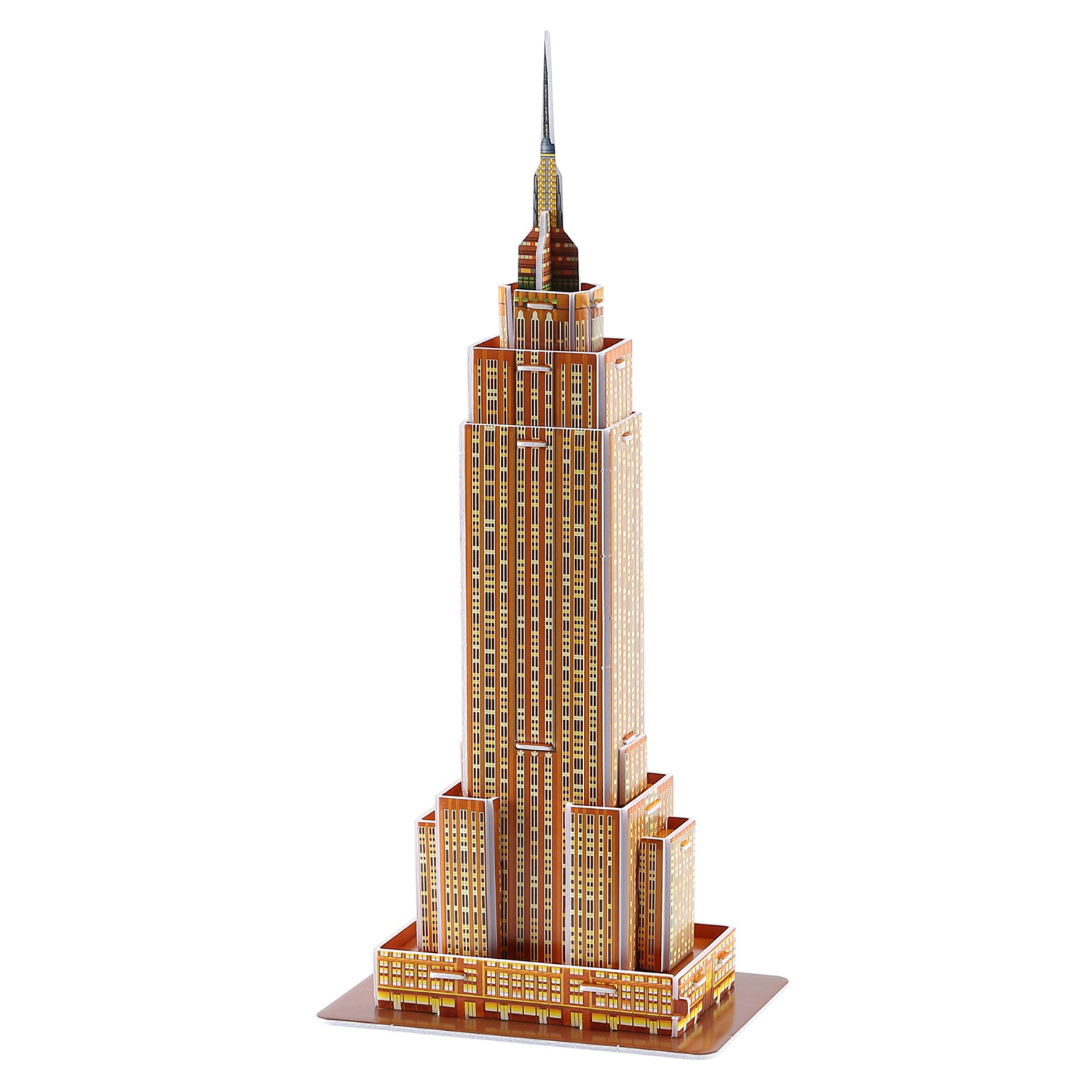 Un dettagliato puzzle 3D dell'Empire State Building su sfondo bianco.