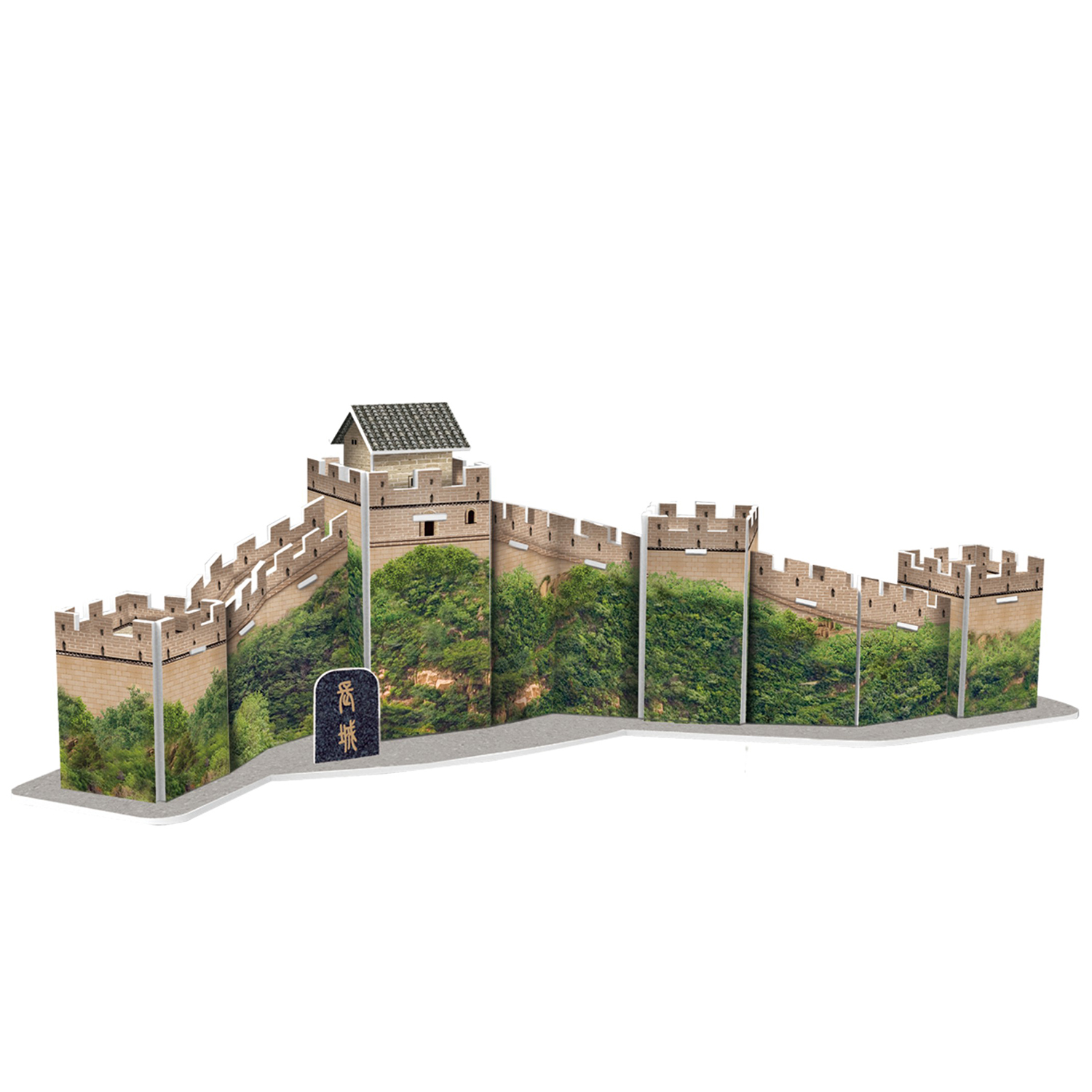 Modello della Grande Muraglia Cinese con vegetazione verde e un piccolo edificio.