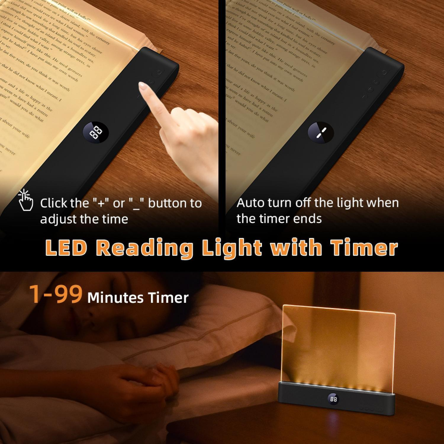 Ein schwarzes Leselicht mit Timer liegt auf einem Buch. Eine Hand passt die Zeit an.