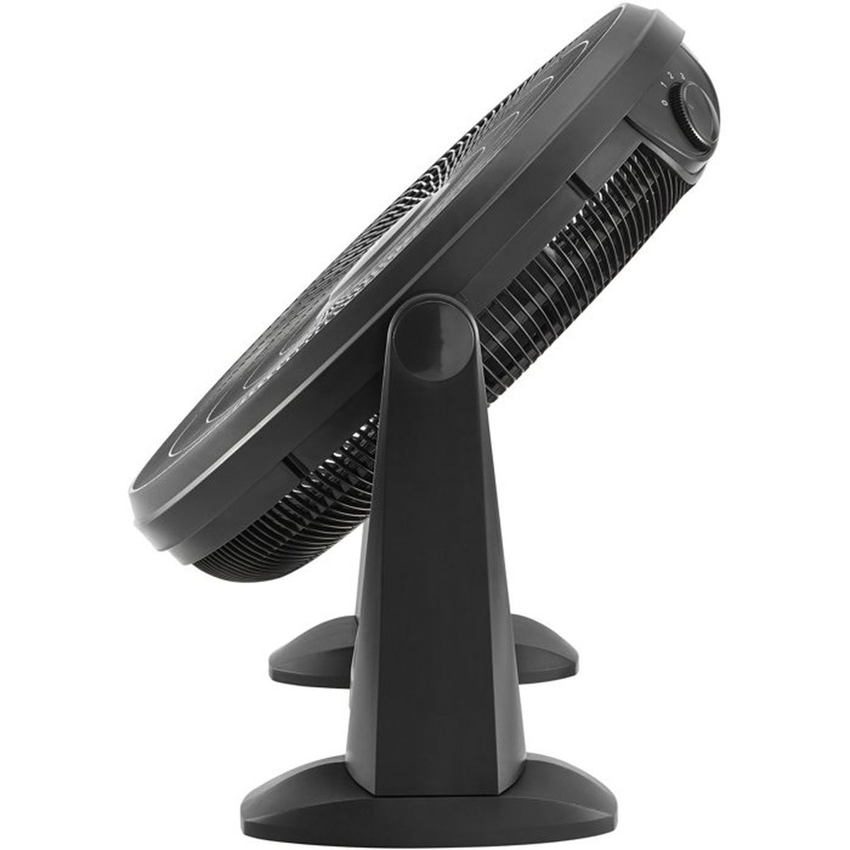 Una ventola oscillante nera con base rotonda e supporto alto è mostrata su sfondo bianco.