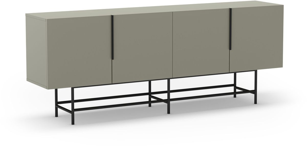 Ein graues Sideboard mit vier Türen und schwarzen Griffen auf einem schwarzen Metallgestell.