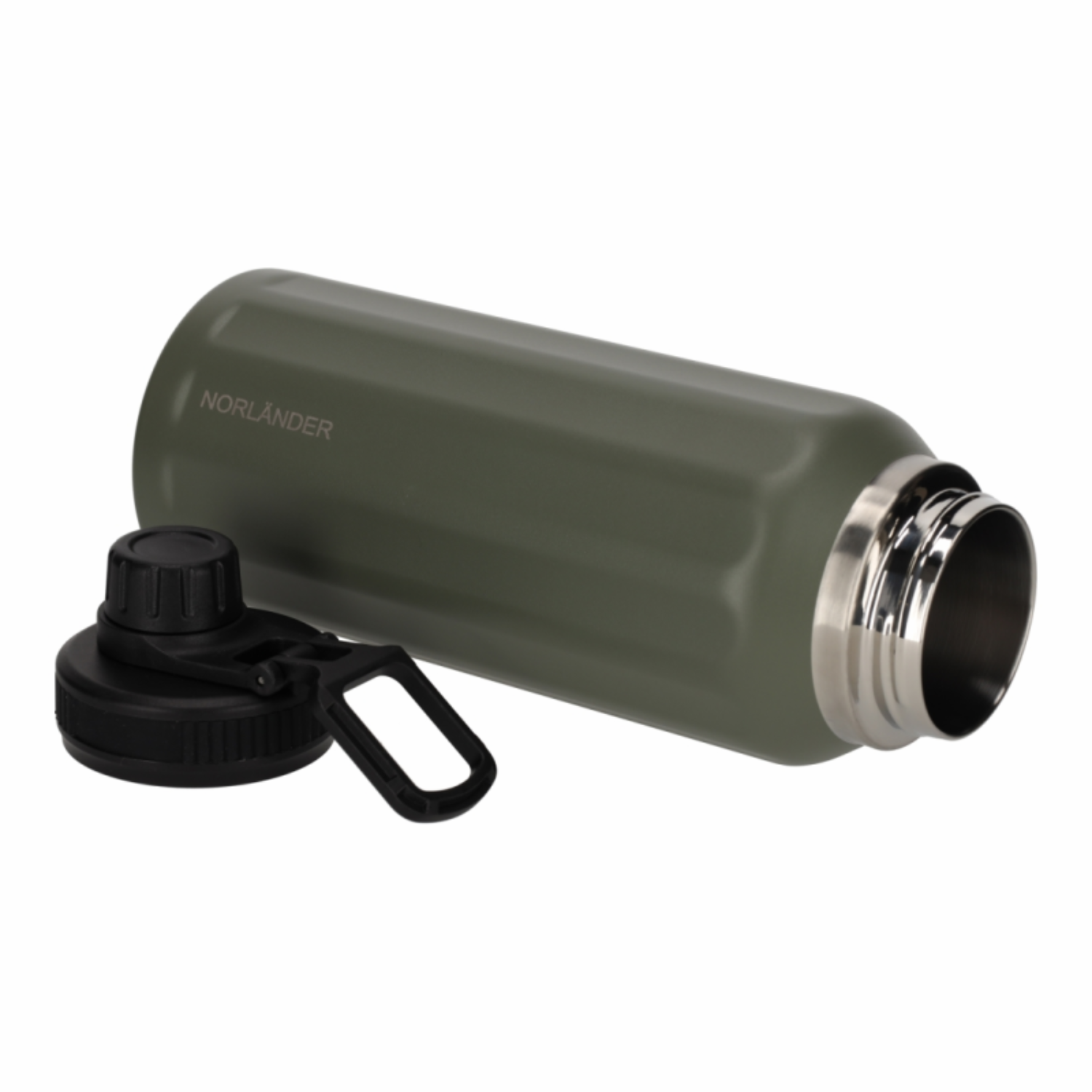 Een groene Norländer waterfles met zwarte dop ligt op zijn zijkant.