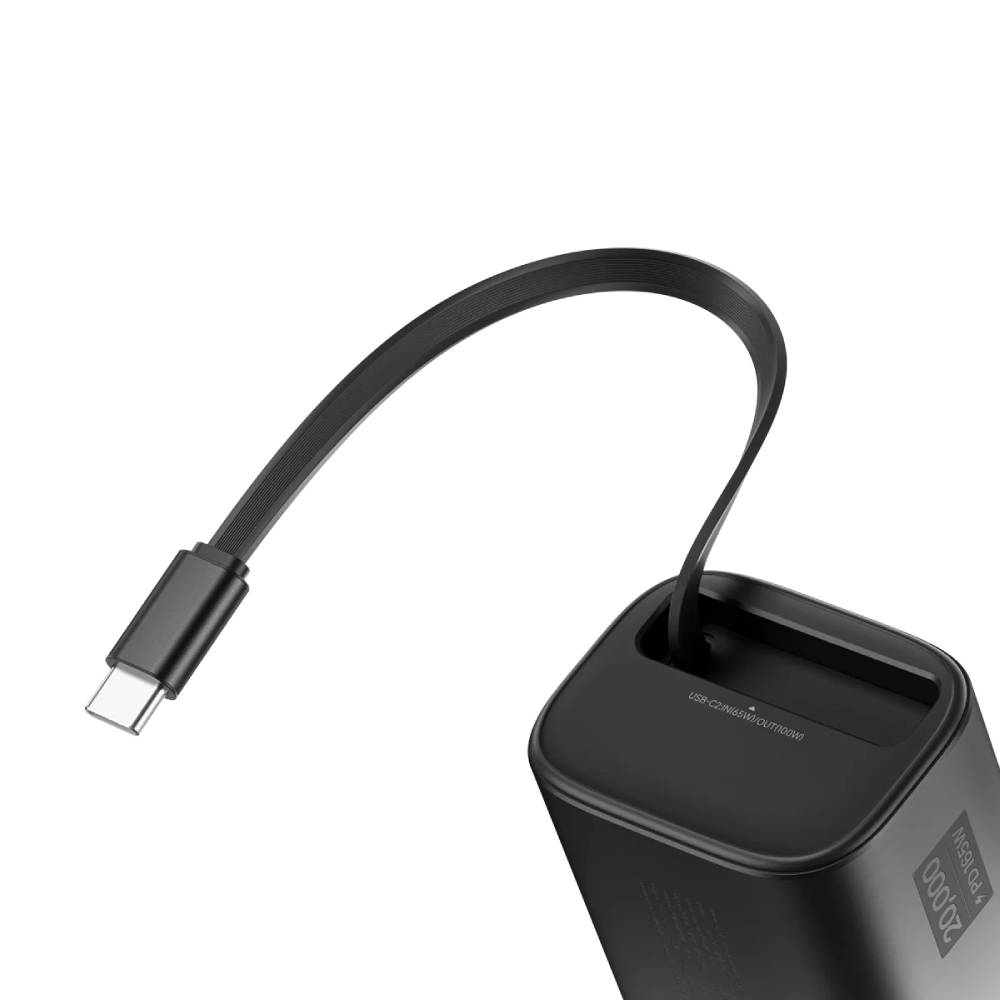 Batterie externe noire avec câble USB-C. Capacité de 20 000 mAh visible.